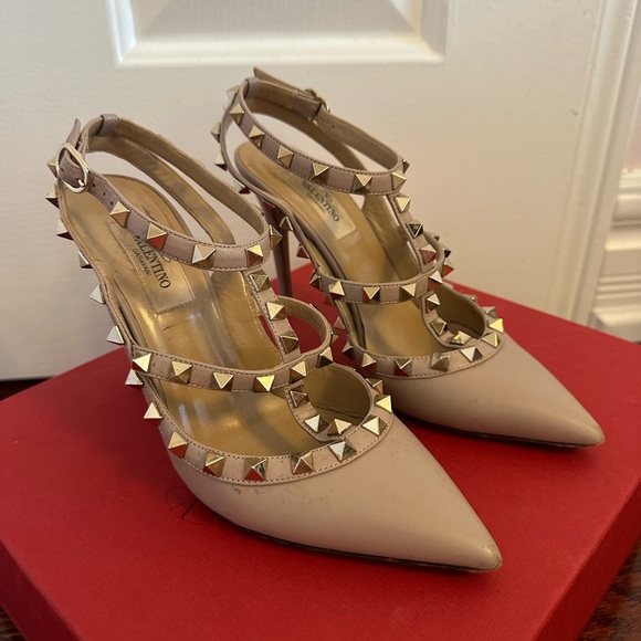 VALENTINO GARAVANI
Beige Rockstud Ankle Strap Heels - Picture 4 of 7